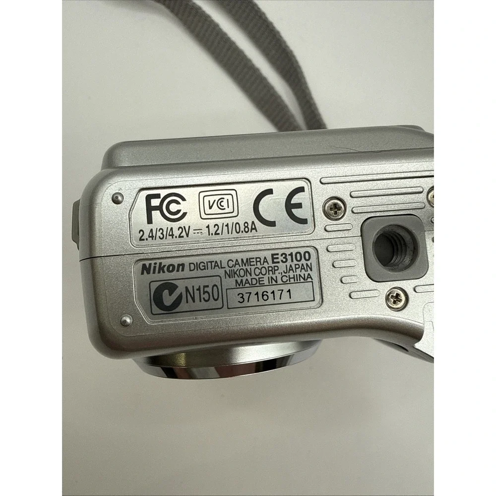 Nikon COOLPIX 3100 3.2MP Digital Camera Silver 3x Nikkor Zoom Digicam FOR PARTS